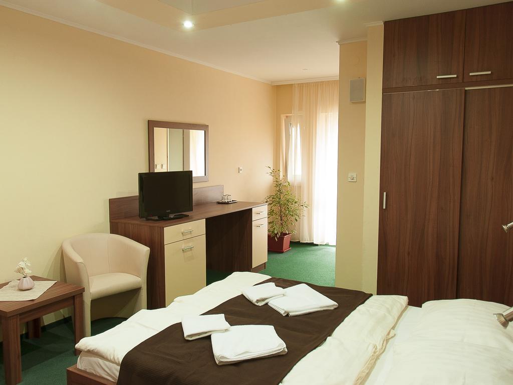 Penzion Fortune Dunajska Streda Room photo